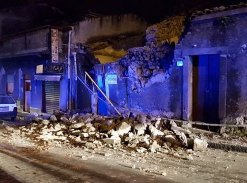 Σεισμός: Τρόμος στην Κατάνια της Ιταλίας – Έπεσαν σπίτια