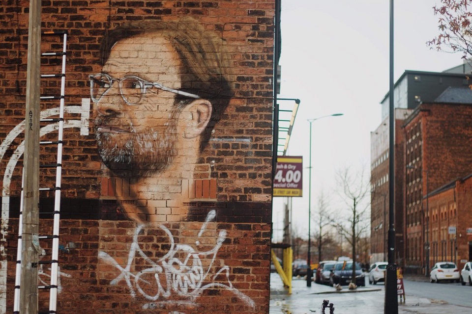 Έγινε γκράφιτι στους δρόμους του Λίβερπουλ ο Κλοπ