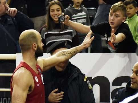 Το δέος στα μάτια, το κατέκτησε πρώτα ως ο άνθρωπος