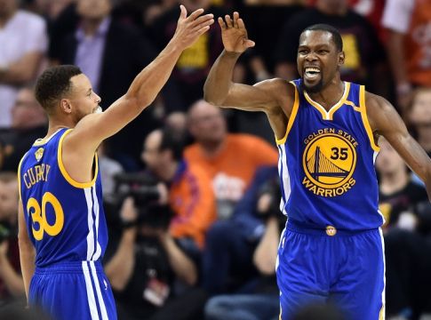 Η τρομερή επίθεση των Warriors (vids)