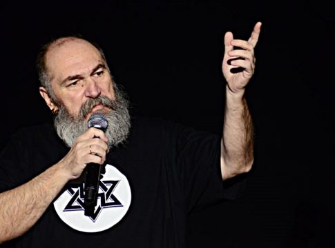 «Φτύνουμε μόνο τον Άκη Πάνου και τον Τζίμη Πανούση»