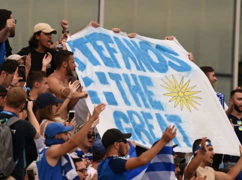 «Ντύθηκε» στα… Γαλανόλευκα από τους Ελληνες οπαδούς η Rod Laver Arena (pics)