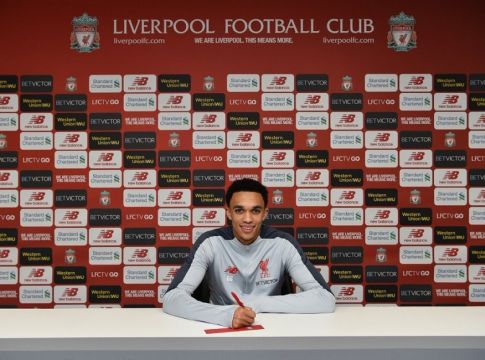 Λίβερπουλ: Υπέγραψε νέο συμβόλαιο ο Άρνολντ