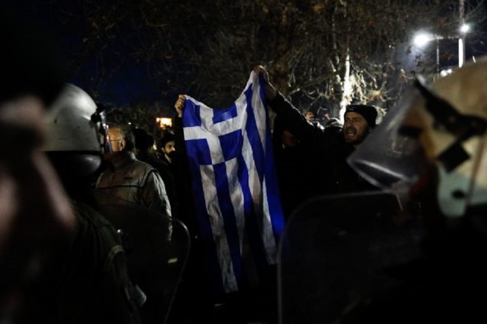 Επεισόδια στη Θεσσαλονίκη για τη Μακεδονία: Αποδοκίμασαν τον Προκόπη Παυλόπουλο
