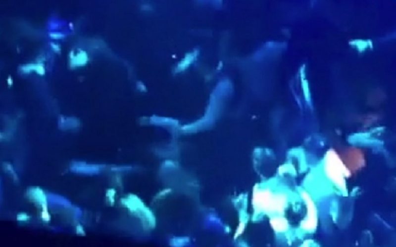 Ο απίστευτος λόγος της μεγάλης σύρραξης στο νυχτερινό κέντρο (vid)