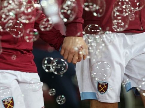 Οι σύλλογοι της Premier League χρεώνουν 780 ευρώ τα παιδικά όνειρα!