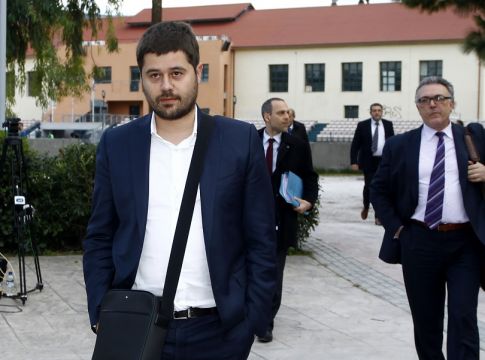 Γκαγκάτσης κερνάει, Γκαγκατσάκος πίνει