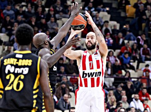 LIVE: Ολυμπιακός – ΑΕΚ 101-75 (Τελικό)