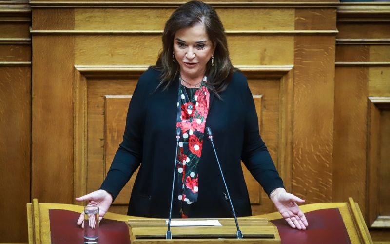 Ντόρα σε Καμμένο: «Κότα τρίλειρη» επανακατάθετω μήνυση (pic)