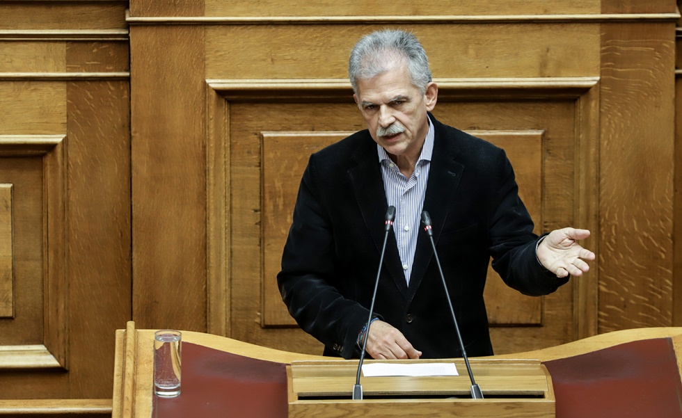 Σπύρος Δανέλλης: Πυροτεχνουργοί στο σπίτι του