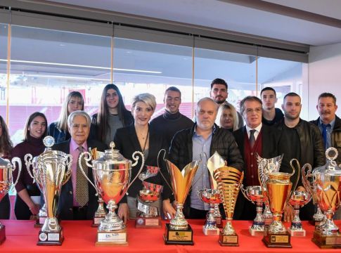 Η κοπή της πίτας του Ερασιτέχνη Ολυμπιακού με φόντο τις 27 κούπες της χρονιάς που πέρασε! (pics)