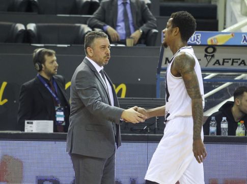 Παπαθεοδώρου: «Ξέρουμε τι πρέπει να κάνουμε με τη Φρίμπουργκ»