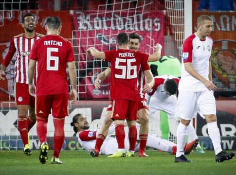 Με έξι-εφτά παίκτες στην περιοχή του Ζίφκοβιτς!