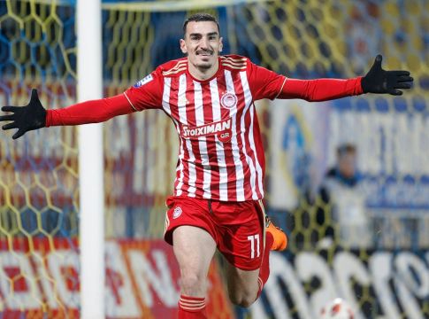 Ο τραγουδιστής ή ο στιχουργός;