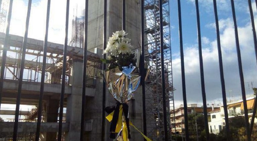 ΑΕΚ: Φίλαθλοι αφήνουν λουλούδια στο εργοτάξιο