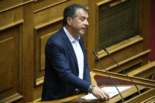 Θεοδωράκης: Δεν δίνουμε ψήφο εμπιστοσύνης στον Τσίπρα