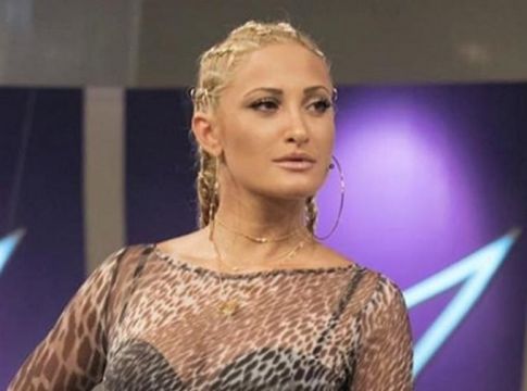 Η Ιωάννα Τούνη έβαψε ροζ τα μαλλιά της