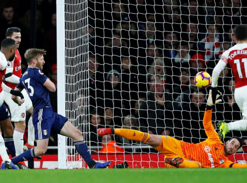 «Χάθηκε» η μπάλα στο δεύτερο γκολ της Άρσεναλ απέναντι στη Φούλαμ