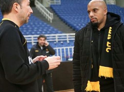 Ανυπόμονος για το ντεμπούτο του με την ΑΕΚ ο Θίοντορ