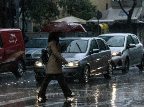 Καιρός : Κακοκαιρία με καταιγίδες και δυνατούς ανέμους θα σαρώσει τη χώρα (pics)