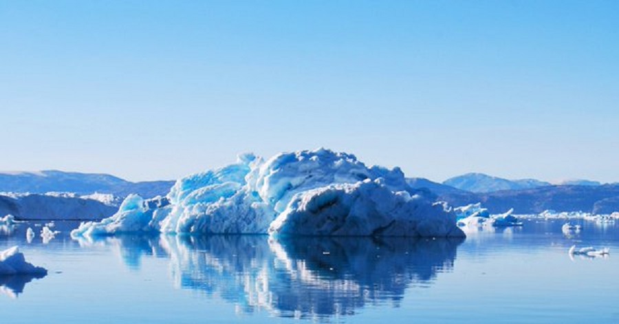 Οι πάγοι της Γροιλανδίας λιώνουν τέσσερις φορές ταχύτερα απ’ ό,τι το 2003