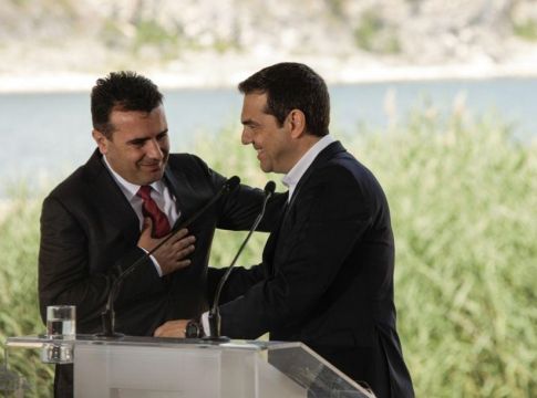 Οι «γκρίζες» ζώνες της συμφωνίας των Πρεσπών – Τι φοβούνται στην Αθήνα