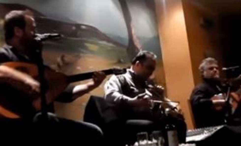 Μοναδικές κρητικές μαντινάδες για το καλό του χρόνου