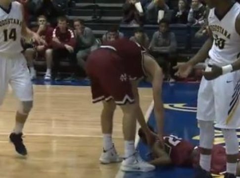 Σοκαριστικό χτύπημα παίκτη στο NCAA (vid)