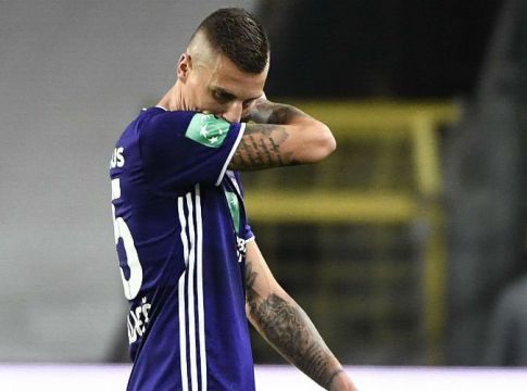 «Ανεπιθύμητος στα αποδυτήρια της Άντερλεχτ ο Βράνιες»
