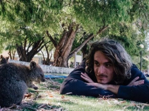 Τσιτσιπάς: «Ίσως να είμαι συγγενής του Σωκράτη»!