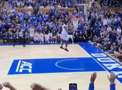 Τρομερό 360° κάρφωμα του Ουίλιαμσον στο ΝCAA (vid)