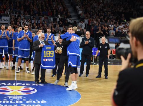 Η ΕΟΚ βράβευσε τον Νίκο Ζήση στη Γερμανία (pics, vid)