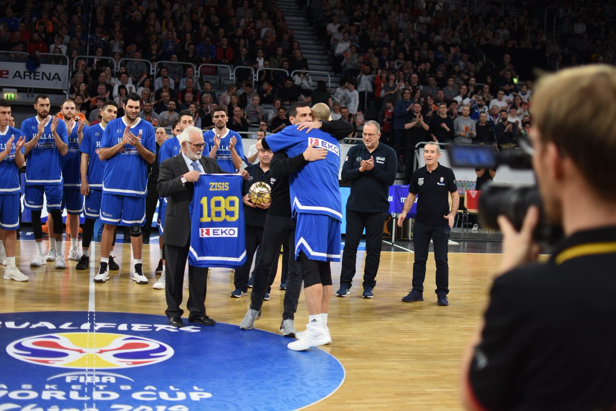 Η ΕΟΚ βράβευσε τον Νίκο Ζήση στη Γερμανία (pics, vid)