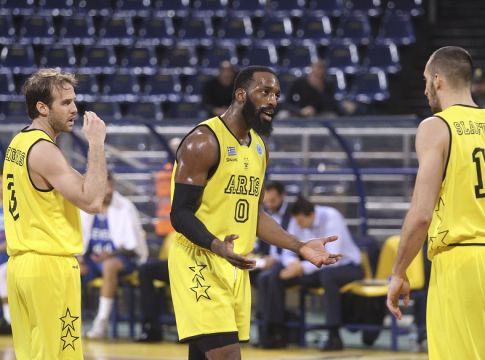 Άρης: Ατομικό ο Βεργίνης, στην Αμερική ο Τζόουνς