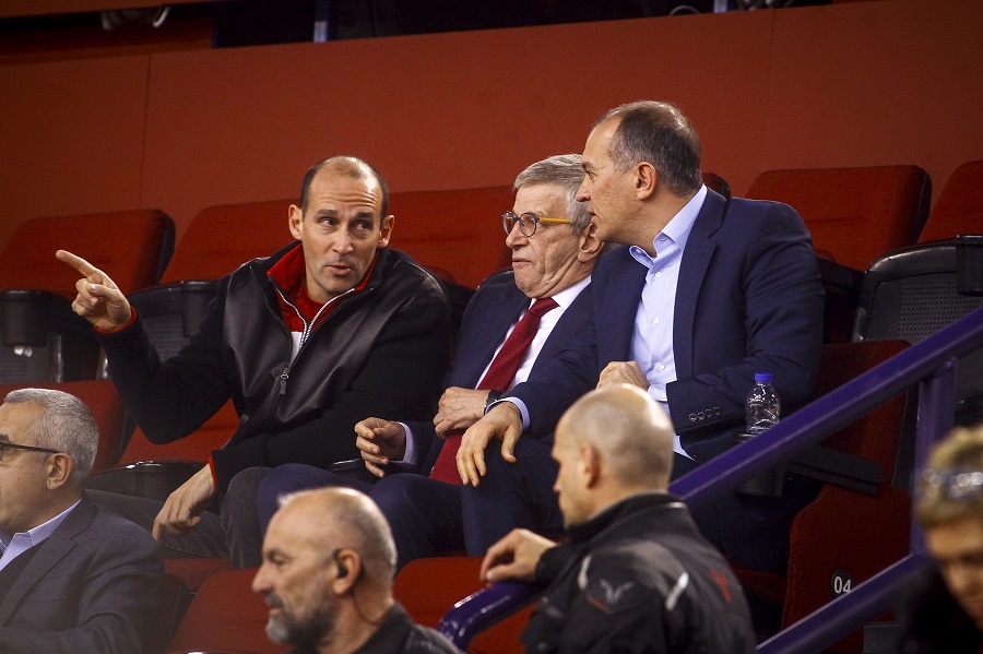 Οπαδοί Ολυμπιακού: «Μπράβο Αγγελόπουλοι, κάνατε αυτό που έπρεπε»