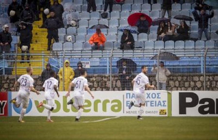 Το απίστευτο αυτογκόλ του Μπουχαλάκη που βάζει και πάλι μπροστά την Λαμία (vid)