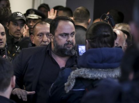 Δεν αφήνουν τον Μαρινάκη να μπει στην Τούμπα (vids)