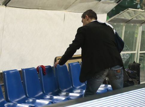 Ο Γιαννακόπουλος άφησε ένα κόκκινο στρινγκ στον πάγκο του Ολυμπιακού!