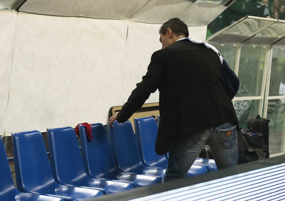 Ο Γιαννακόπουλος άφησε ένα κόκκινο στρινγκ στον πάγκο του Ολυμπιακού!