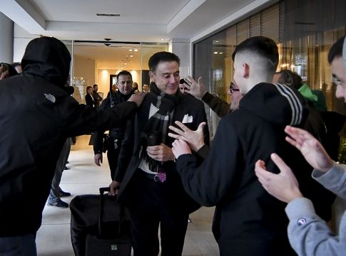 Αποθέωση Παναθηναϊκού κατά την αναχώρηση από το ξενοδοχείο! (vid)