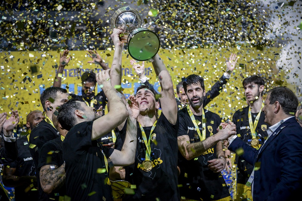 Λαρεντζάκης: «O πιο μεγάλος τίτλος στην ιστορία της ΑΕΚ»