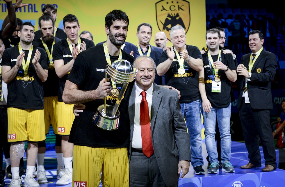 «Η ένδοξη ΑΕΚ έφτασε στην κορυφή του κόσμου»