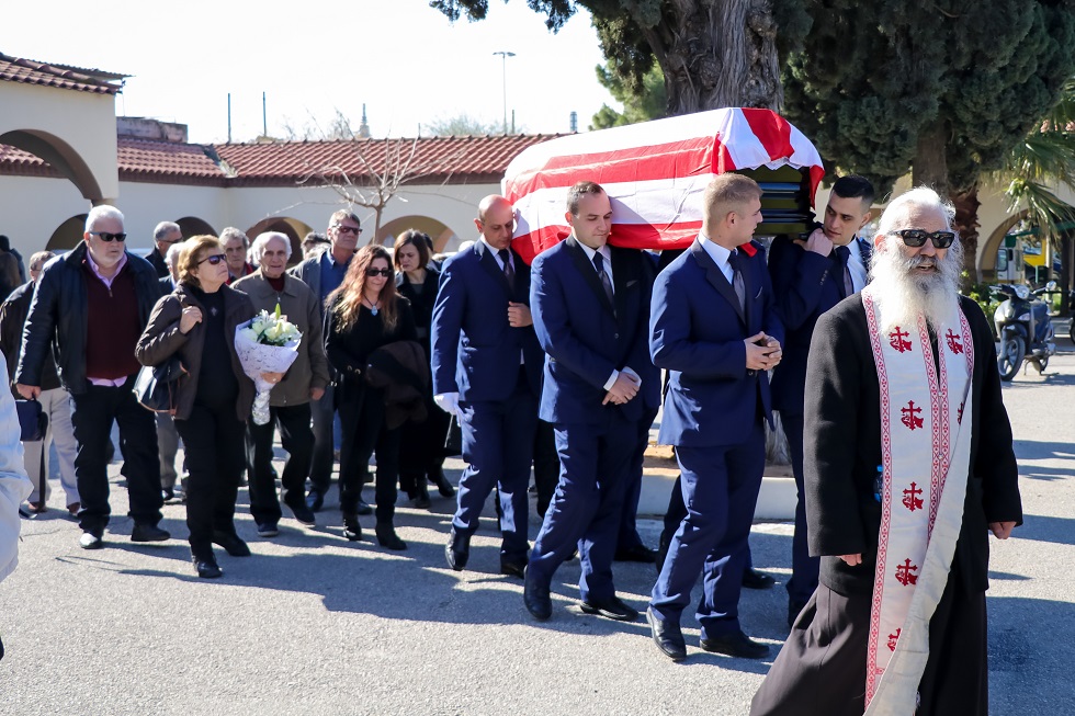 Ο Αντώνης Ποσειδών κηδεύτηκε με τη σημαία του Ολυμπιακού (pics)