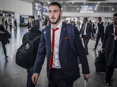 Εφτασε στο Κίεβο ο Ολυμπιακός (vid)