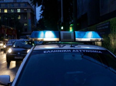 Επίθεση με γκαζάκια στο Ειρηνοδικείο Περιστερίου