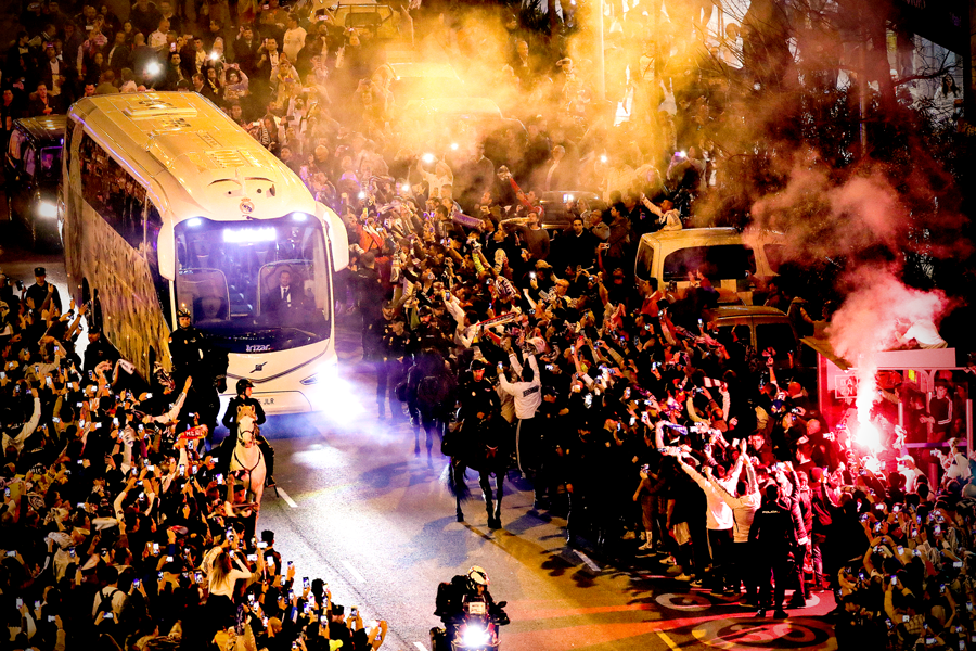 Χαμός στην Μαδρίτη: Αποθέωση για τη Ρεάλ πριν το Clasico (vid)