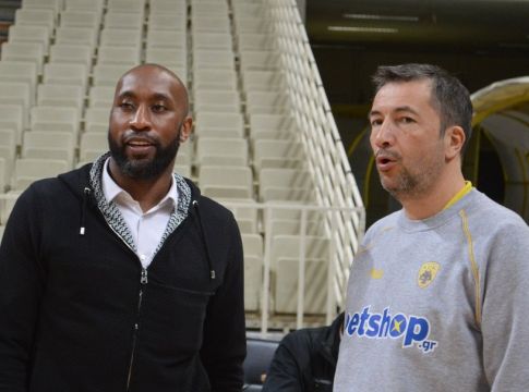 Στην προπόνηση της ΑΕΚ ο Τζέι Αρ Χόλντεν (pics)