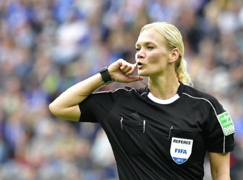 Ιραν: Τηλεοπτικό δίκτυο δεν έδειξε το Μπάγερν-Άουγκσμπουργκ λόγω γυναίκας διαιτητή