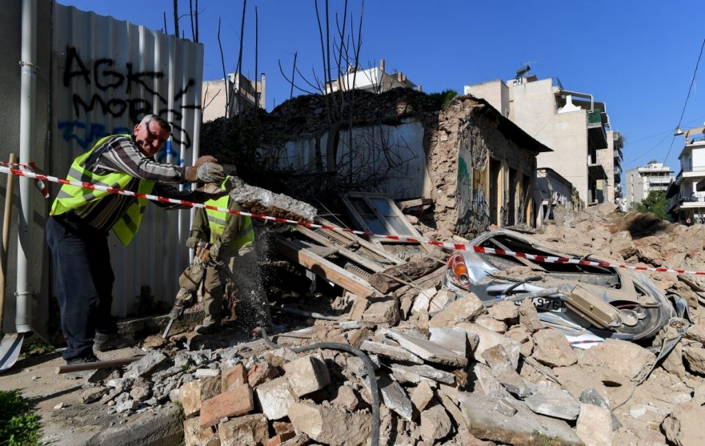 Κατάρρευση κτιρίου στο Γκάζι: Βίντεο ντοκουμέντο από την στιγμή της πτώσης (pics & vid)