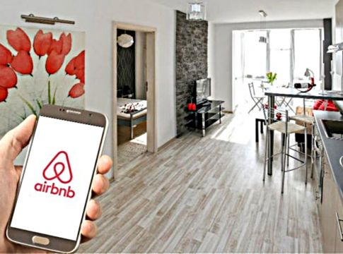 Αλματώδης αύξηση στα έσοδα της Airbnb
